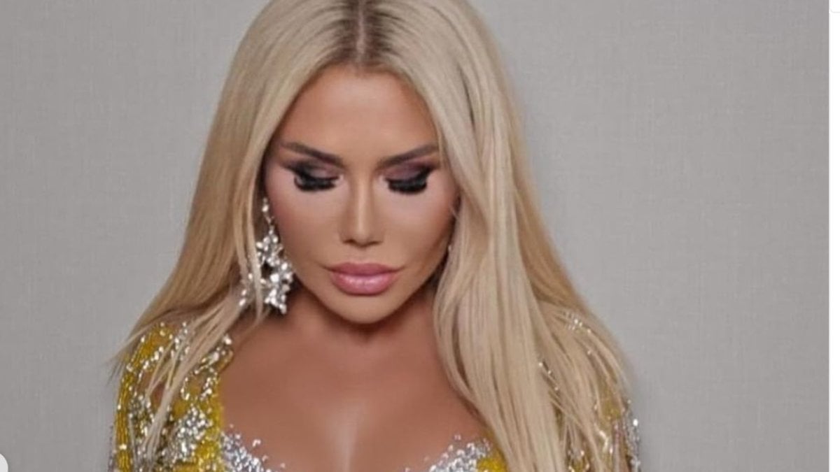 Şarkıcı Ceylan sahnede kendinden geçti!  Dansına sosyal medyada yorum yağdı