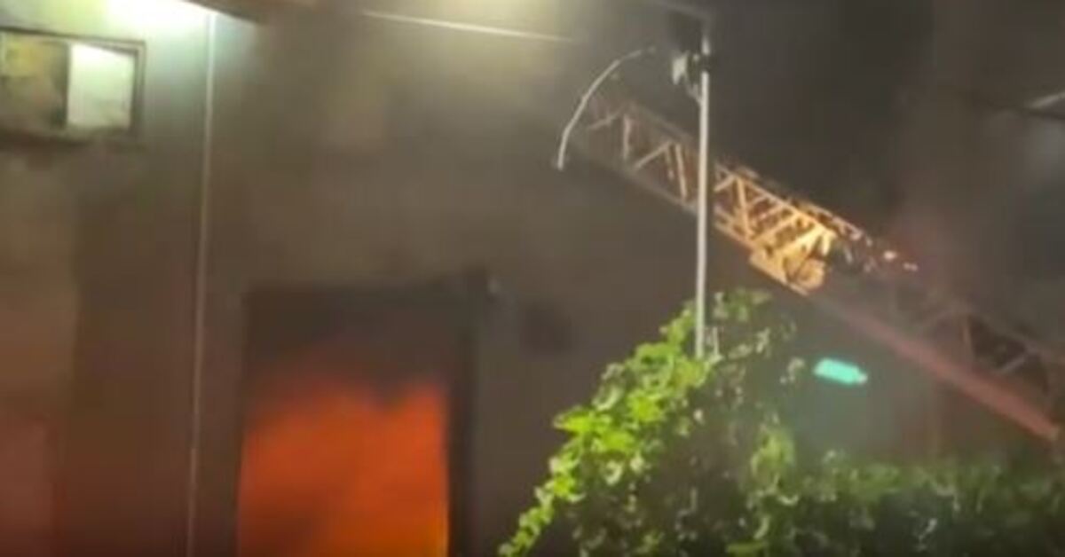 Son dakika haberi Bağcılar’da tekstil fabrikasında yangın