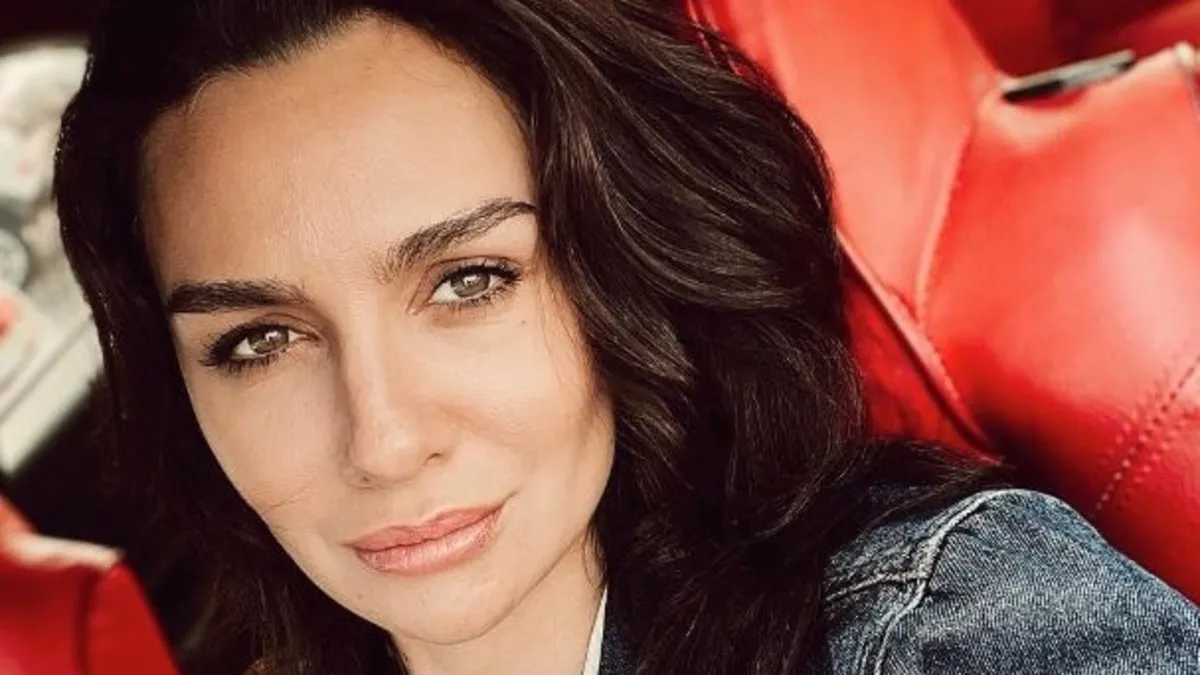 Birce Akalay’dan sevgilisi Hakan Kurtaş’a romantik kutlama! Aşk pozları düşman çatlattı!