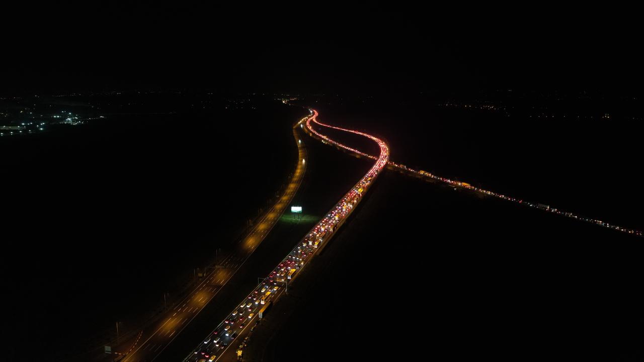 İstanbul’da bayram trafiği yoğunluğu gece de sürdü