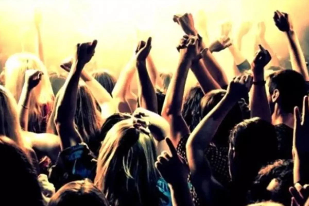 Eğlence mekanında uyuyakalan kişinin kartından 370 bin lira çekildi